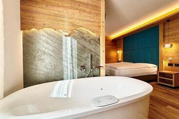 Апарт-отель Dolomiti Luxury Mountain View Ski In Ski Out