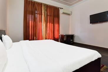 هتل Homewood Suites And Guest House