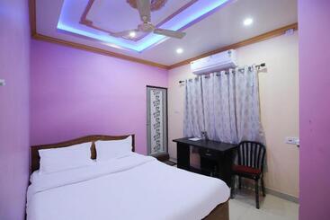 Super Hotel O Kapish Guest House