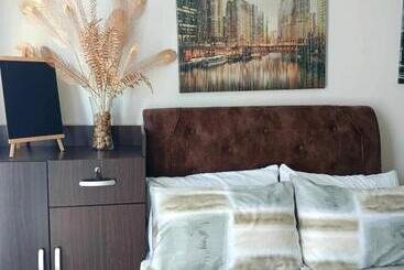 هتل Loop Spacious Studio Unit