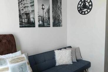 هتل Loop Spacious Studio Unit