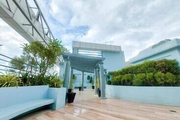 هتل Loop Spacious Studio Unit