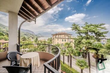 هتل Hotiday Room Collection Stresa
