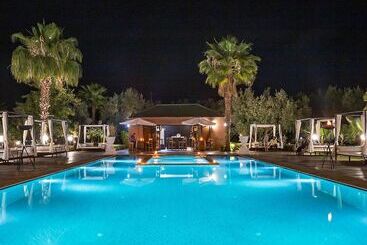 Just V Hotel & Spa