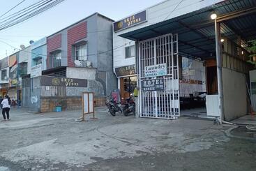 Oyo 93485 Hotel Kenzie Sentani