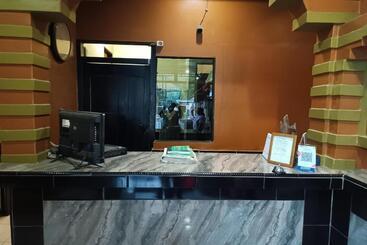 Oyo 93485 Hotel Kenzie Sentani