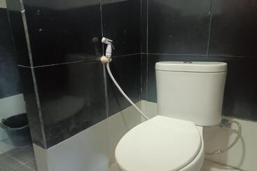 Oyo 93485 Hotel Kenzie Sentani