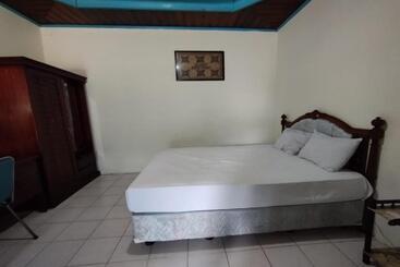 Oyo 93485 Hotel Kenzie Sentani