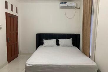 Oyo 93485 Hotel Kenzie Sentani