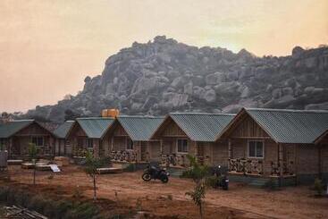 پانسیون Mowgli S Cafe Hampi & Guest House