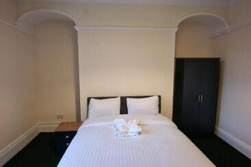 پانسیون Rooms In Wakefield City Centre