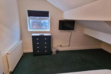 پانسیون Rooms In Wakefield City Centre