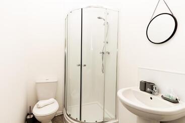 پانسیون Suite 3 Stunning Room In Oldham Sociable House