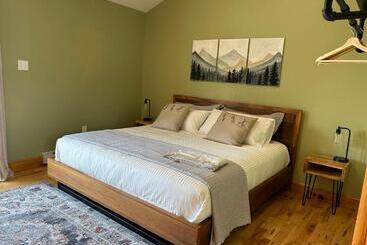 پانسیون Tides Inn Guest Suites