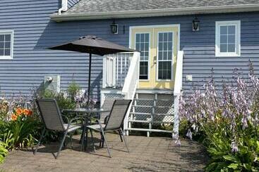 پانسیون Tides Inn Guest Suites