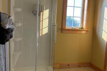 پانسیون Tides Inn Guest Suites
