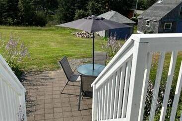 پانسیون Tides Inn Guest Suites