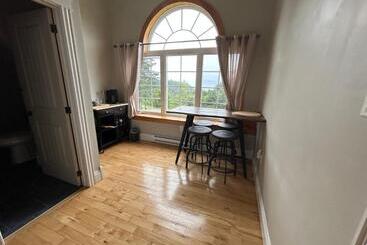پانسیون Tides Inn Guest Suites