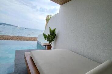 Tasana Bar And Luxury Resort