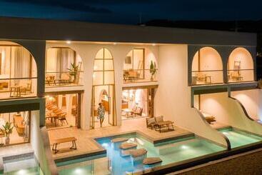 Tasana Bar And Luxury Resort