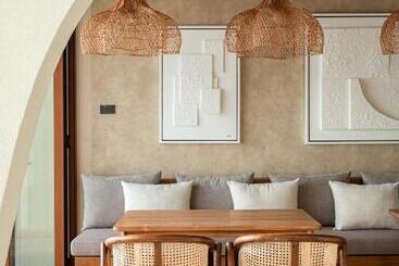 Tasana Bar And Luxury Resort