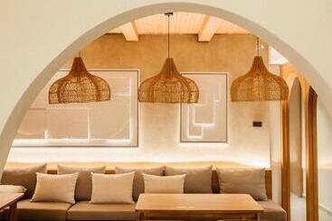 Tasana Bar And Luxury Resort