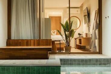 Tasana Bar And Luxury Resort