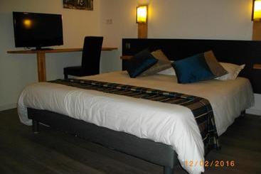 公寓式酒店  Appart Hotel Residella House Room & Kitchen Avignon Le Pontet