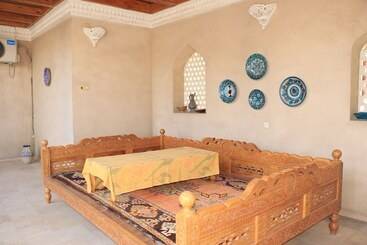 تختخواب و صبحانه Salom Inn