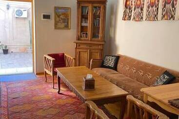تختخواب و صبحانه Salom Inn