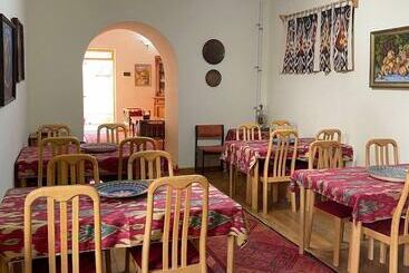 تختخواب و صبحانه Salom Inn