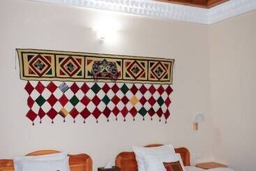 تختخواب و صبحانه Salom Inn