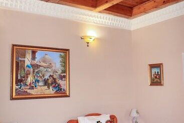 تختخواب و صبحانه Salom Inn