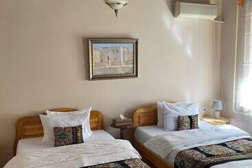 تختخواب و صبحانه Salom Inn
