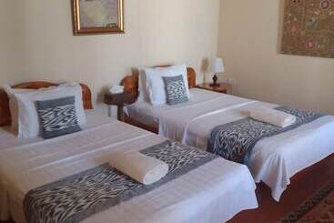 تختخواب و صبحانه Salom Inn