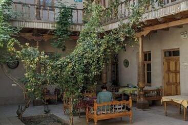 تختخواب و صبحانه Salom Inn