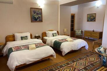 تختخواب و صبحانه Salom Inn
