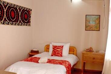 تختخواب و صبحانه Salom Inn