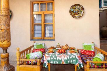 تختخواب و صبحانه Salom Inn