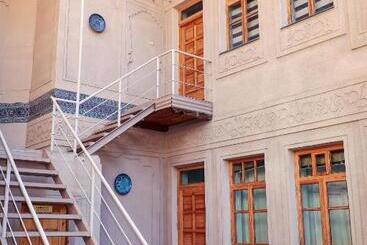 تختخواب و صبحانه Salom Inn