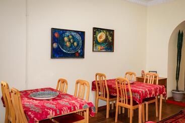 تختخواب و صبحانه Salom Inn