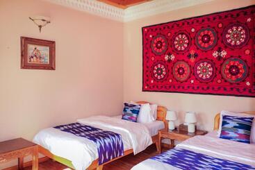 تختخواب و صبحانه Salom Inn