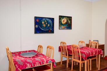 تختخواب و صبحانه Salom Inn