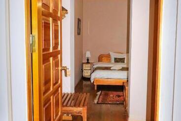 تختخواب و صبحانه Salom Inn