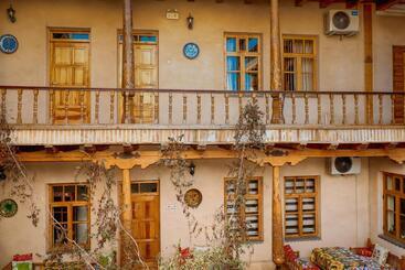 تختخواب و صبحانه Salom Inn