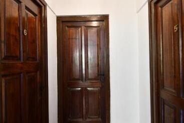 هتل Hostal El Cerrito San Lorenzo