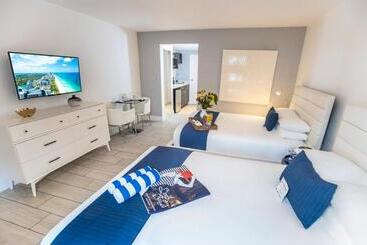 Waterside Hotel And Suites