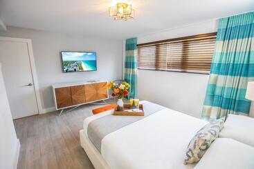 Waterside Hotel And Suites