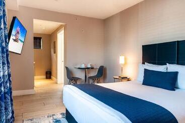 Waterside Hotel And Suites