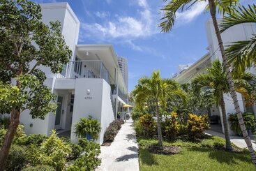 Waterside Hotel And Suites